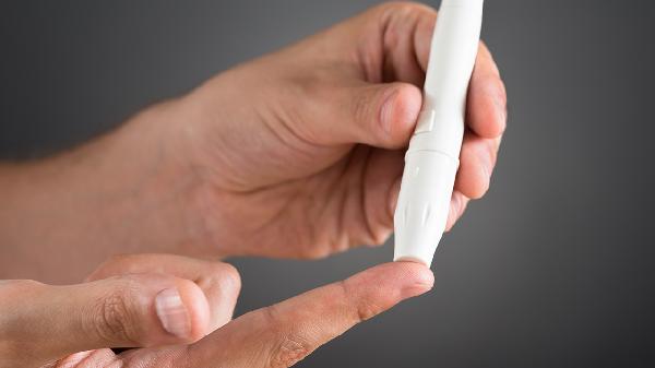 加速糖尿病恶化的因素：熬夜仅排第2，排第1的，很多糖友都在做