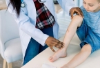 大热天腿脚冰凉是怎么回事