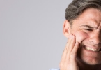 反复发烧、牙龈出血、身上有瘀斑，是上火还是白血病？医生：这3个表现同时出现立即查血常规