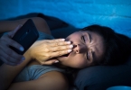 每天在睡前玩手机的人，可能用不了多久，身体就会落下这4个毛病