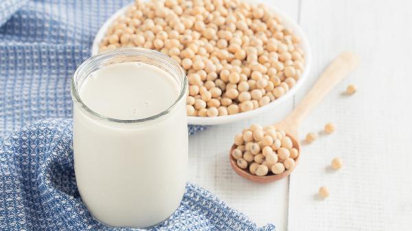 豆浆是痛风手下“猛将”？医生：不想肾报废，3种食物尽量少吃